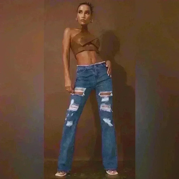 NWT Pretty little thing mid rise, flared ripped jeans  size US 10 - Picture 1 of 8